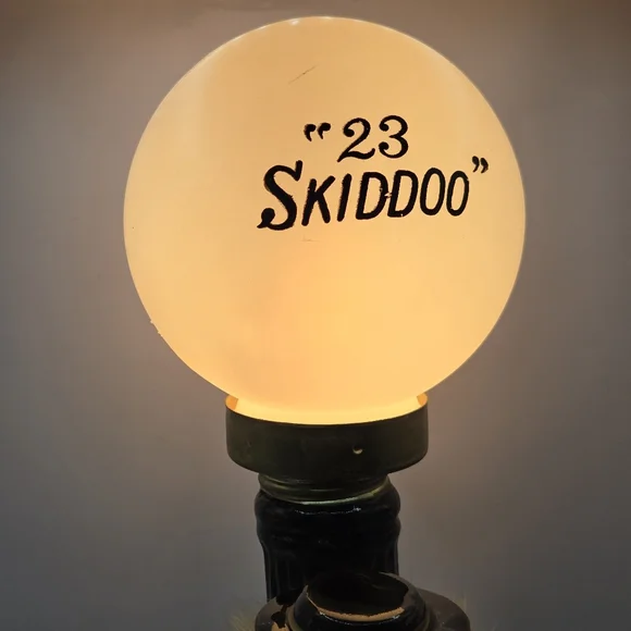 Rare Vintage Enesco Japan Lighted Pub Skidoo Sign Ceramic Lamp Post Musician - Picture 5 of 16